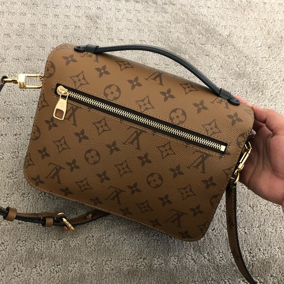 Louis Vuitton Pochette Metis Reverse Monogram - Picture 3 of 5